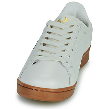 Fred Perry B722 LEATHER 白色 / 棕色