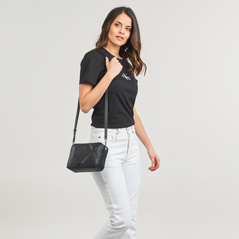 Calvin Klein Jeans RE-LOCK QUILT CAMERA BAG 黑色